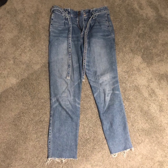 HOLLISTER Curvy Ultra High Rise Mom Jean - Picture 2 of 5